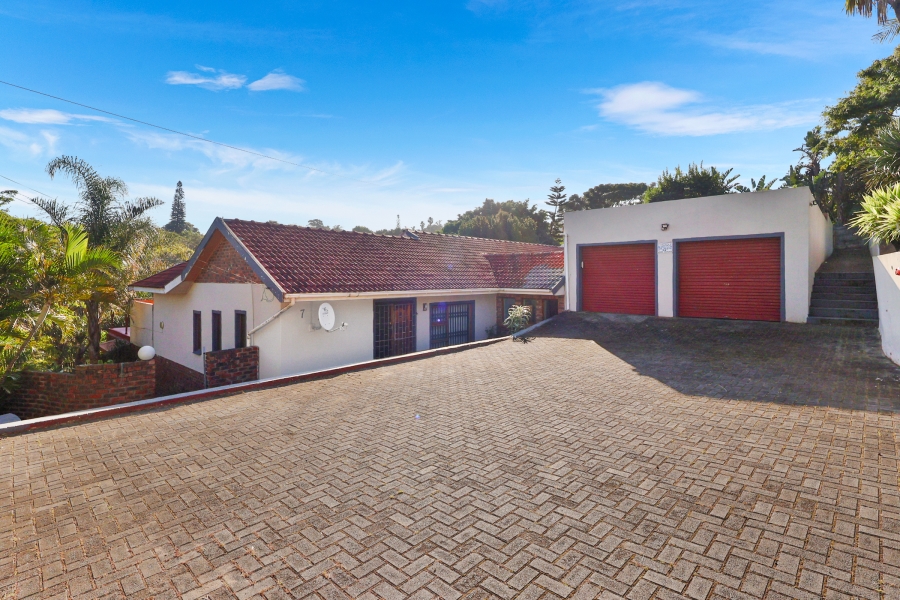 To Let 4 Bedroom Property for Rent in Beacon Bay Eastern Cape